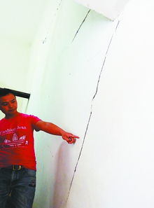 武漢新榮苑10多間門面 歪歪倒 樓體持續向旁邊傾斜